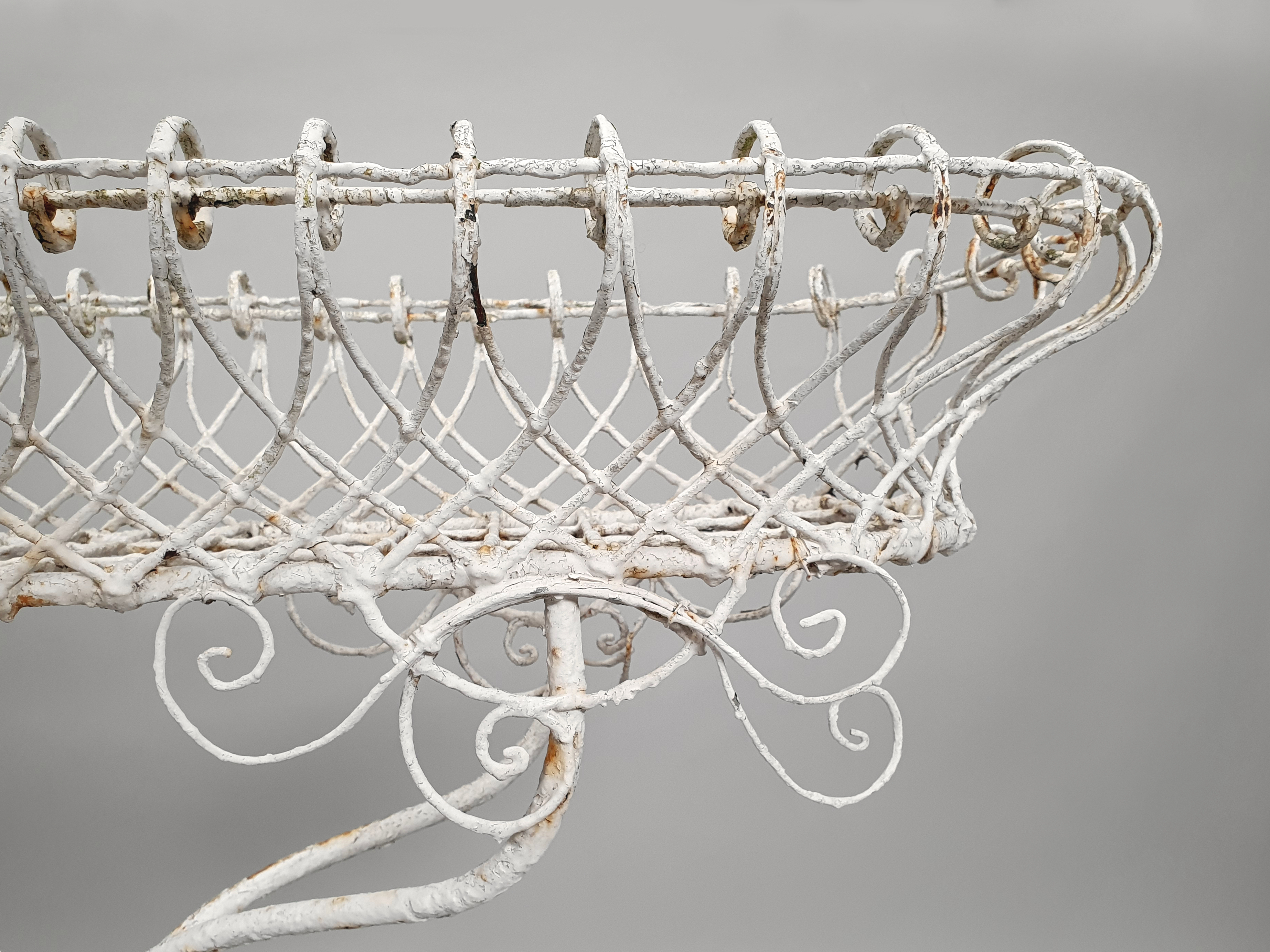 Garden wire Plant Stand other end of basket