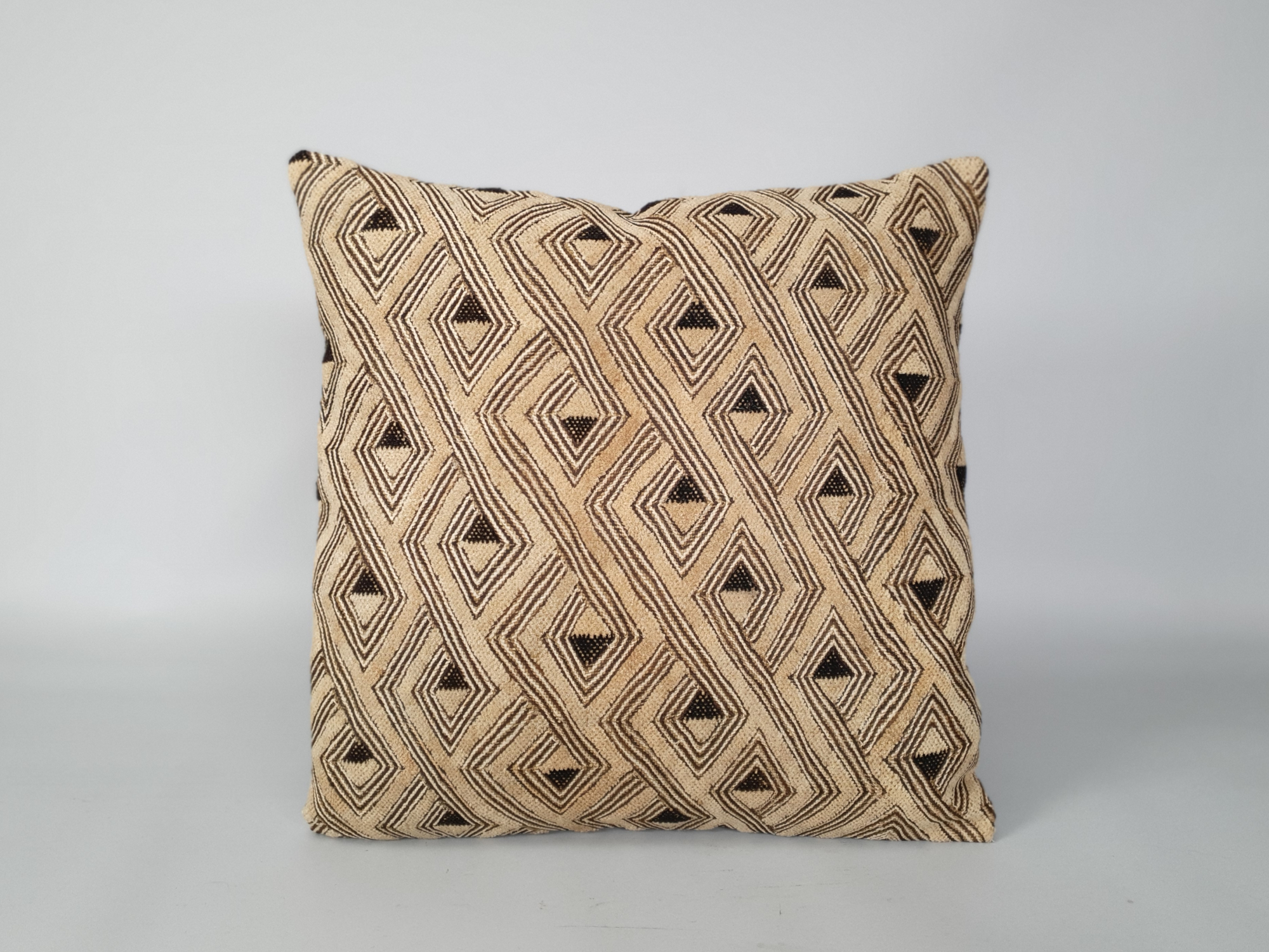 Large Kuba cloth antique Cushion