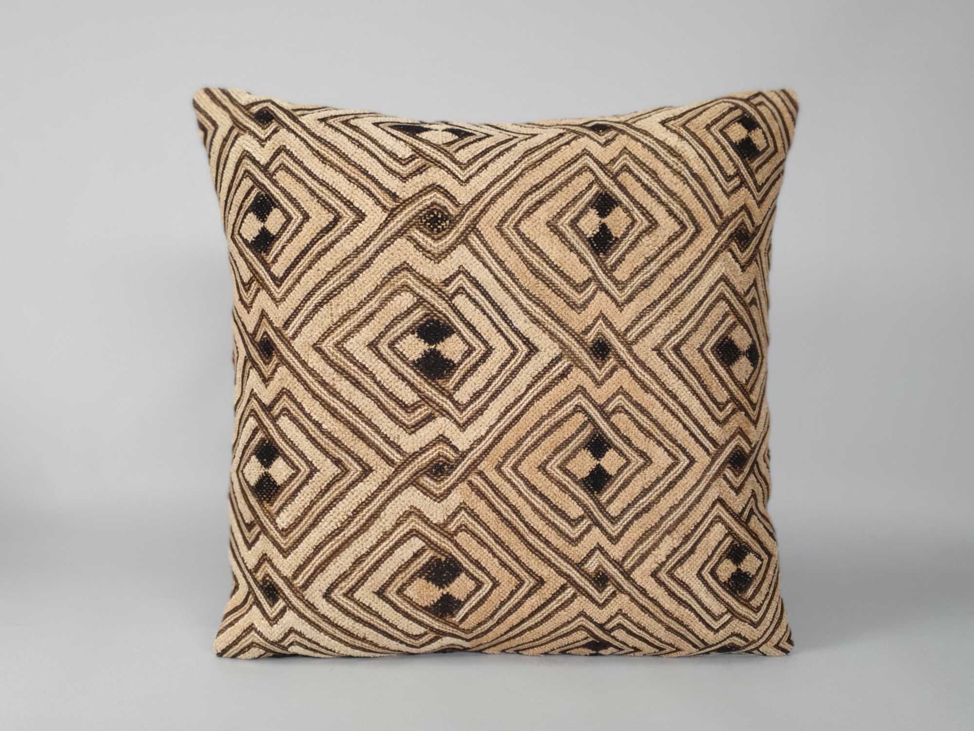 Large Kuba cloth antique Cushion