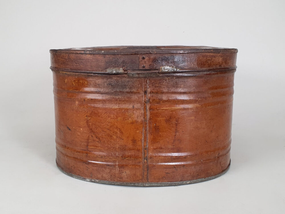 Large oval antique Victorian tin Hat Box in original paint