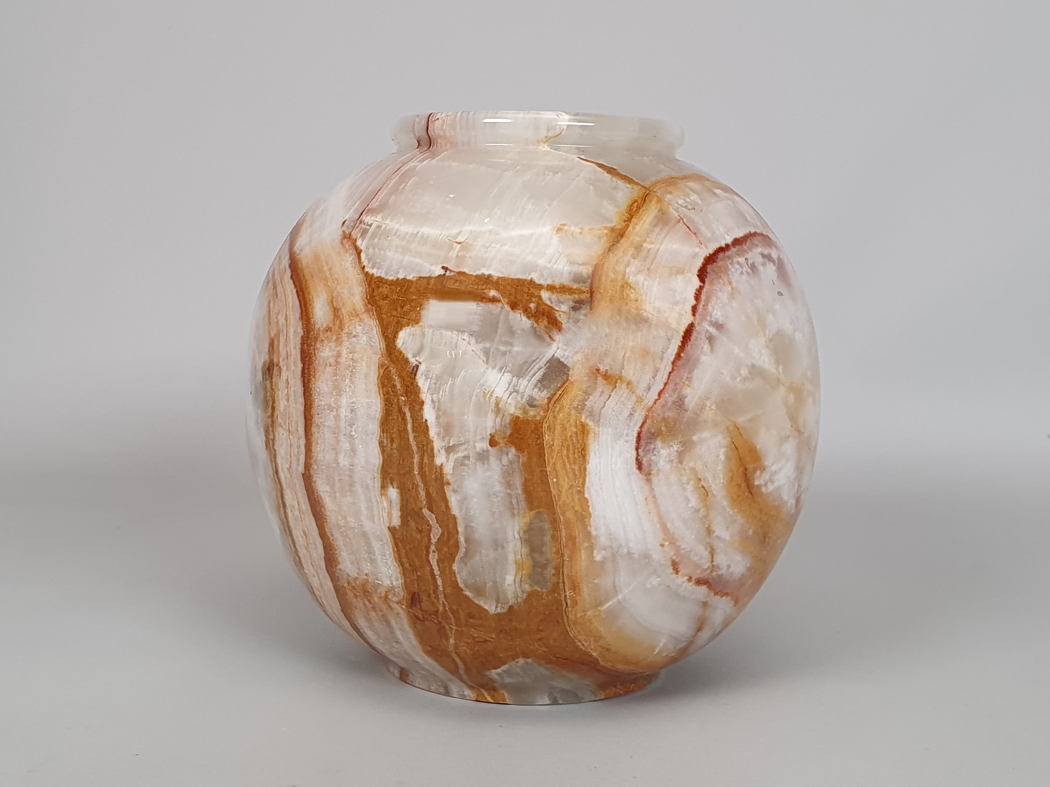 Onyx Vase wide shot