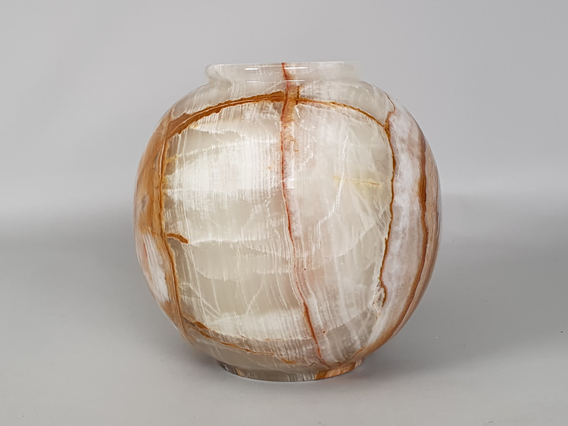 onyx vase side angle