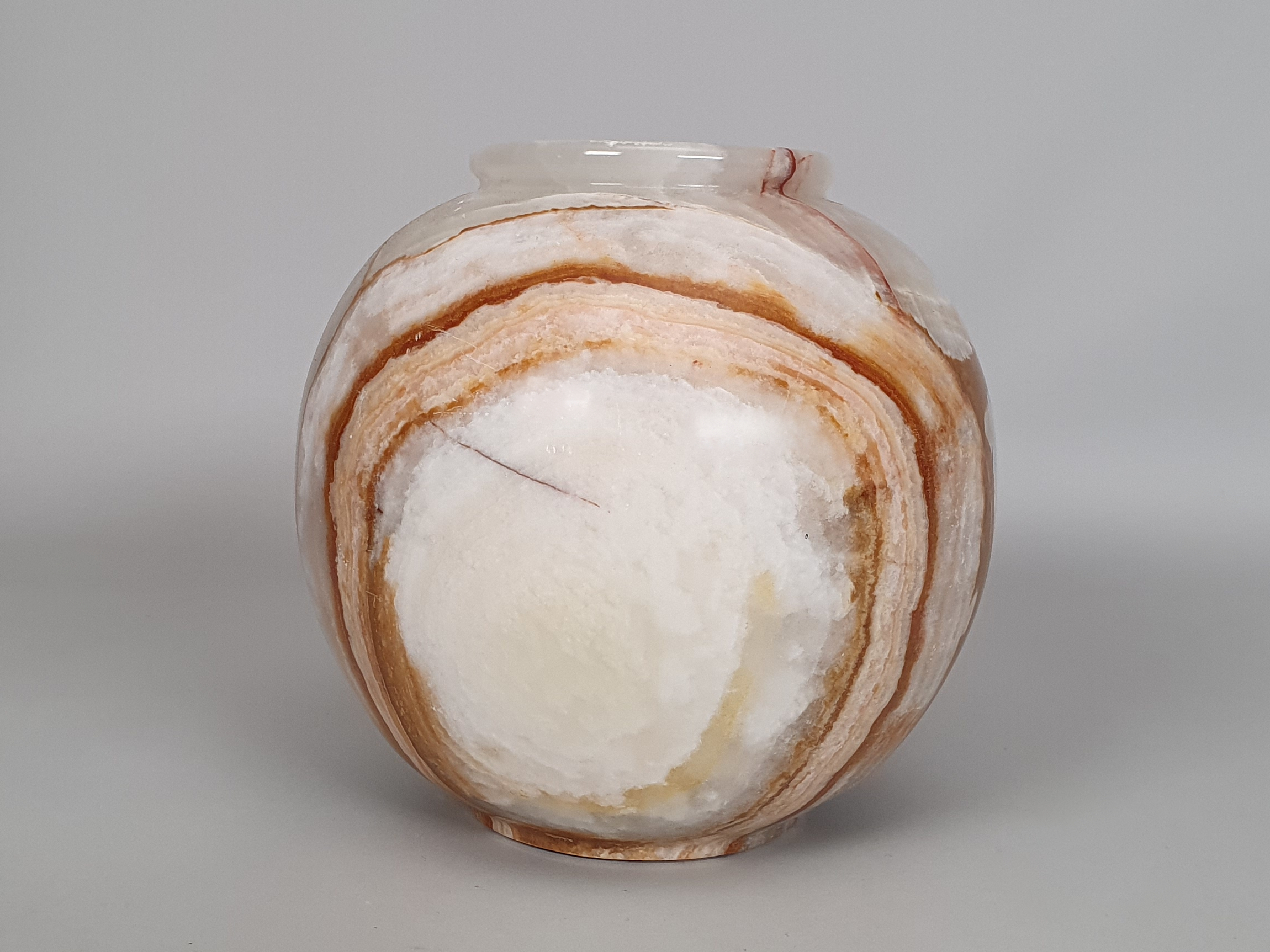 onyx vase side angle