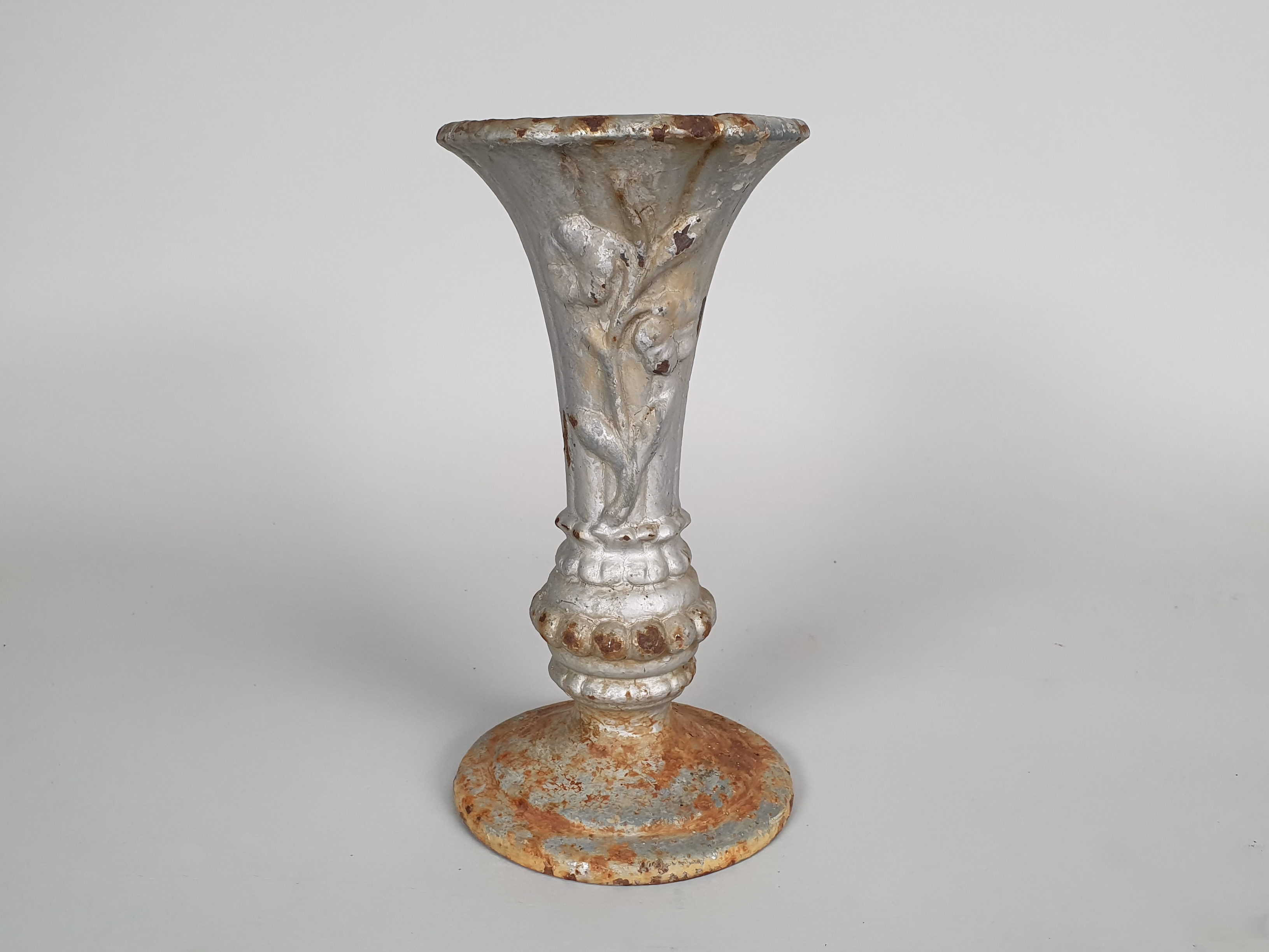 Art Deco cemetery vase single shot