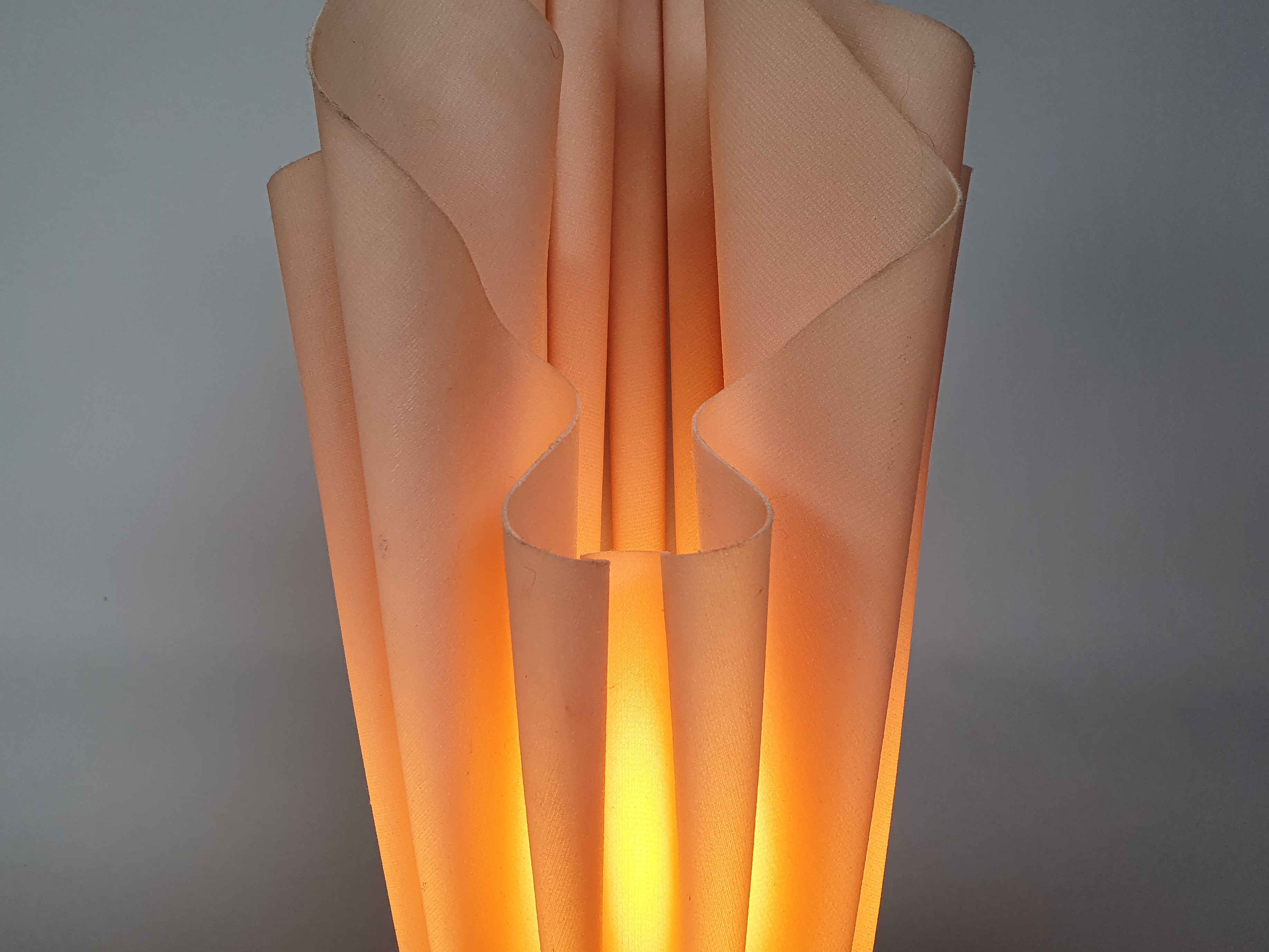 Pink Georgia Jacob Ophélie or Handkerchief Lamp turned on detail