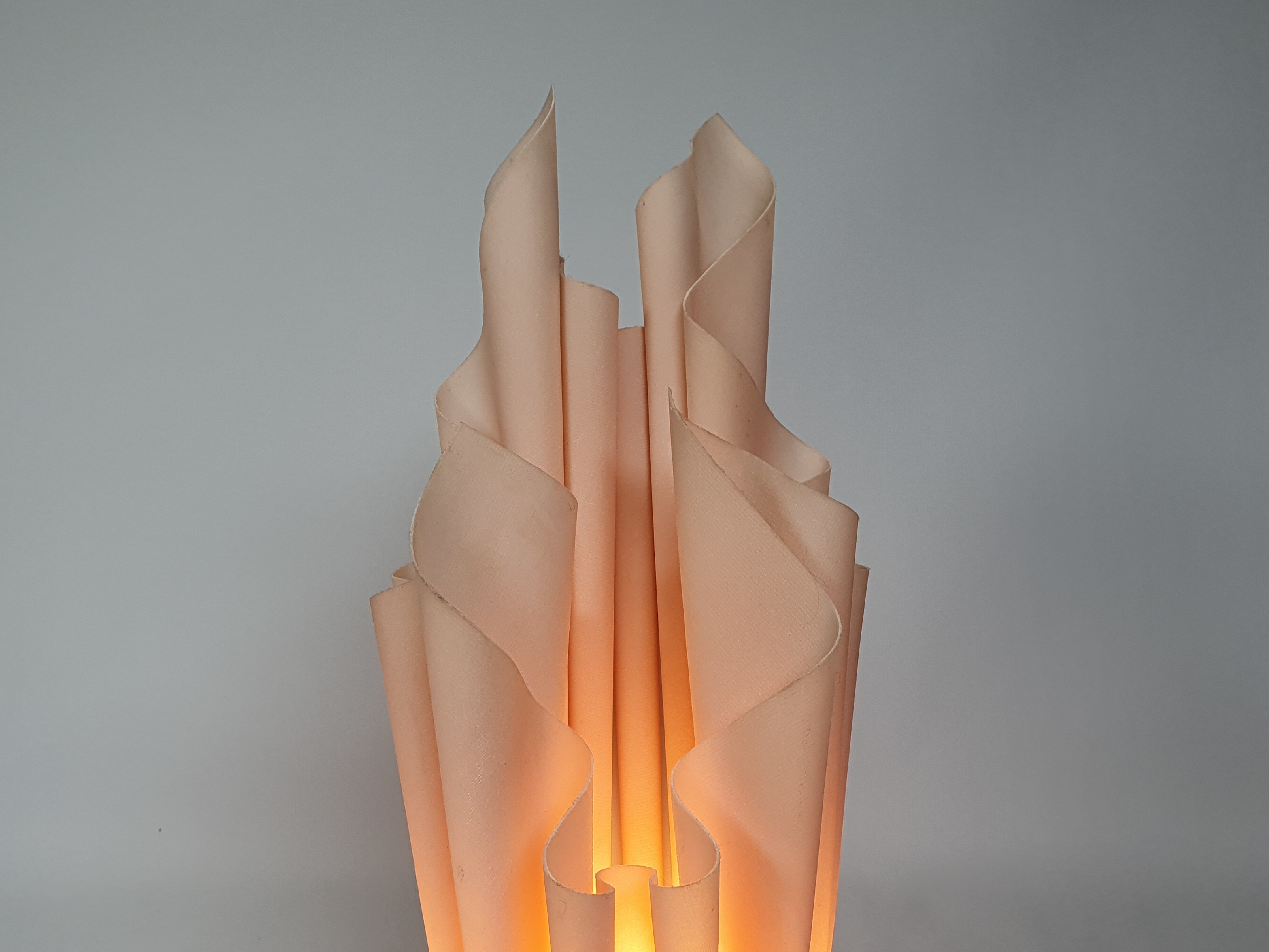 Pink Georgia Jacob Ophélie or Handkerchief Lamp turned ondetail