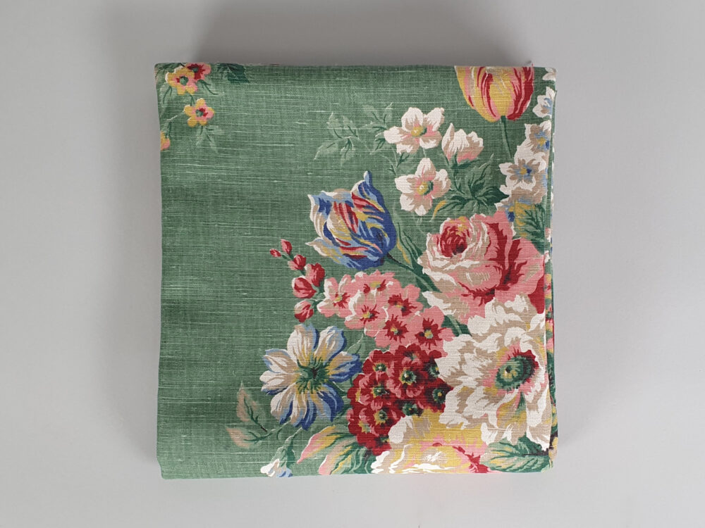 Unused 1950's floral Linen Fabric (2.6 metres)