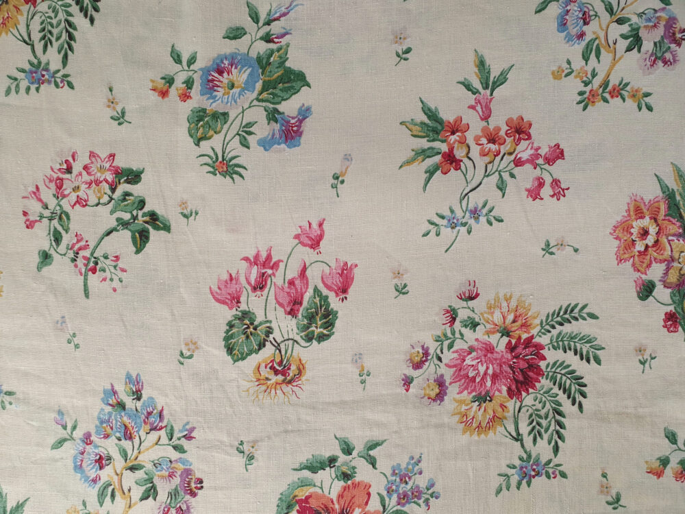 Unused vintage floral Linen Fabric (8 metres)