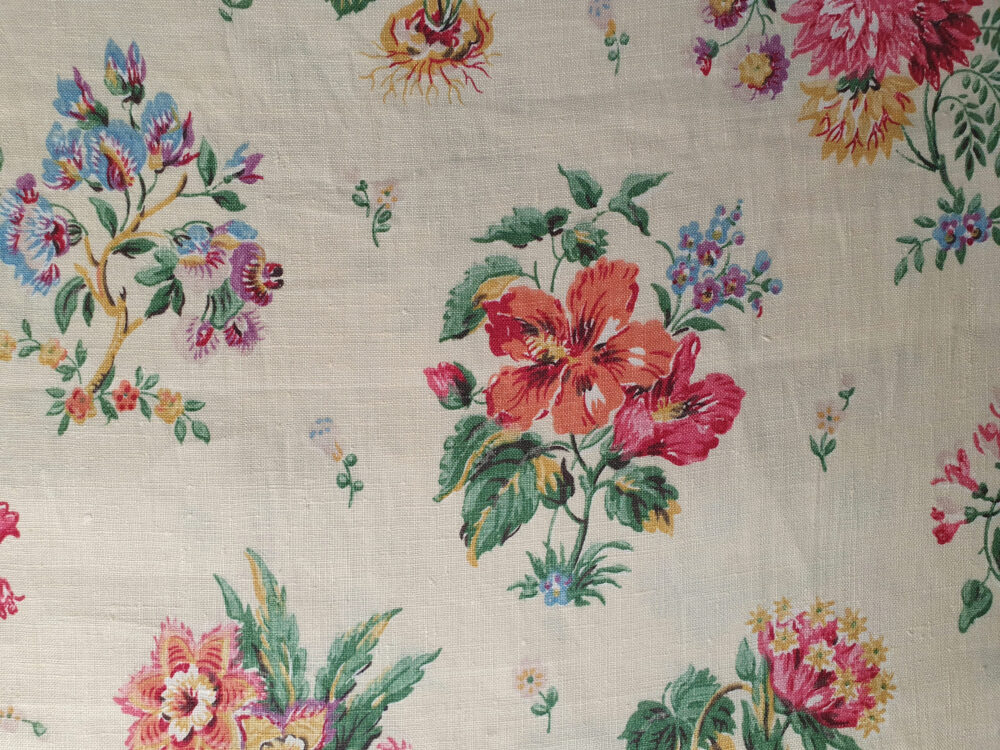 Unused vintage floral Linen Fabric (8 metres)